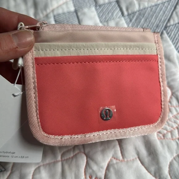 NWT Lululemon True ID Card Case - Picture 2 of 5